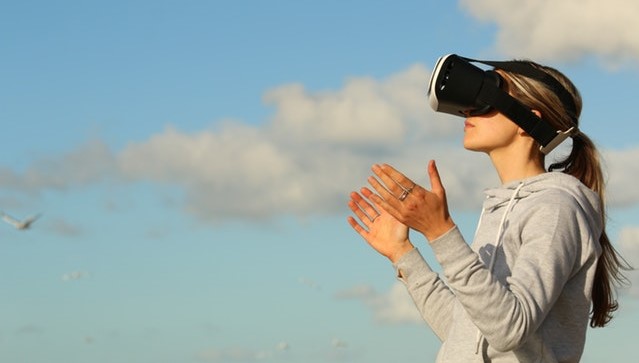 10 Industries Using Virtual Reality for Different Purposes